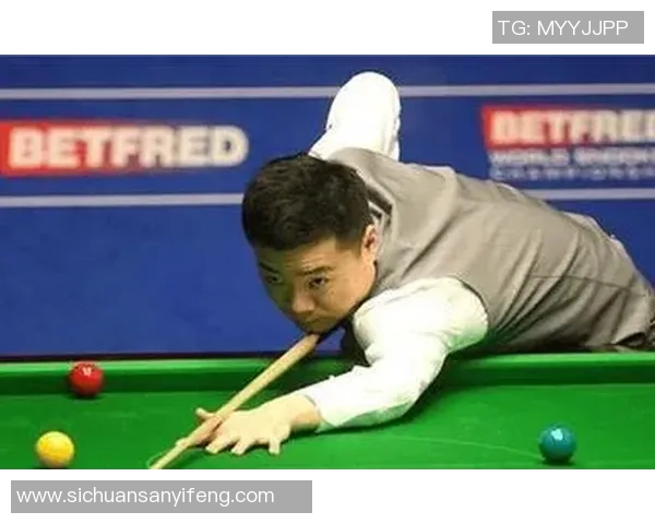 丁俊晖与足球明星同场竞技展现台球与足球的精彩碰撞 丁俊晖与足球明星同场竞技展现台球与足球的精彩碰撞